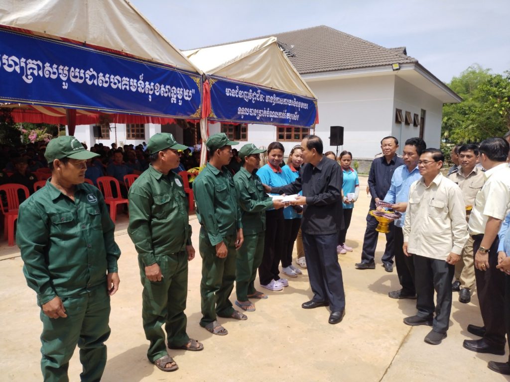 Tỉnh trưởng tỉnh Kampong Thom, Vương quốc Campuchia thăm các công ty cao su